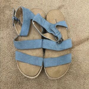 EUC universal thread blue platform sandals
